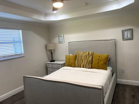 4 bedrooms, premium bedding, desk, iron/ironing board