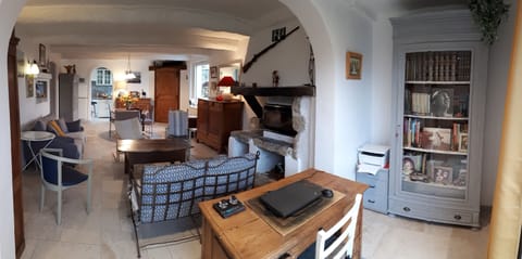 Charming villa with swimming pool (2-star furnished accommodation) House in Sanary-sur-Mer