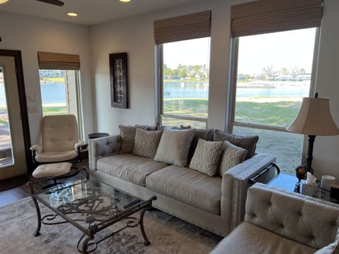 Family Room - Waterfront - 1st Floor