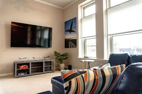 Smart TV, fireplace