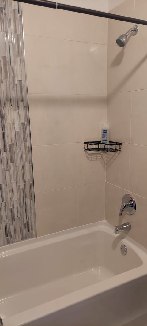 Combined shower/tub