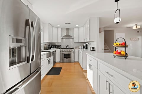 This stunning designer kitchen has everything you need—and then some.