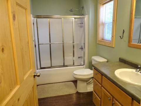 Combined shower/tub