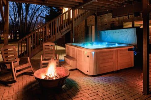 Outdoor spa tub