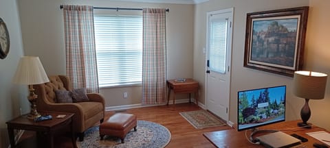 Study... monitor / keyboard available for your use. (1G Internet)