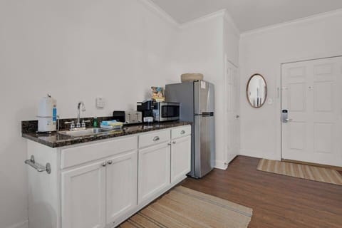 This condo has a kitchenette. There is a full size fridge, microwave, toaster, blender, plates, coffee mugs, and silverware.