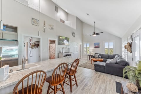 Kitchen, dinning, livingroom with 52" smart TV