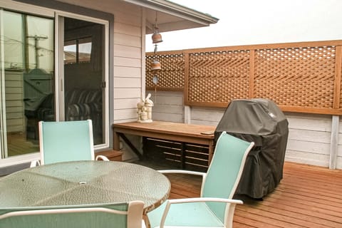 Front deck with gas BBQ and outdoor dining table