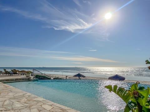 Outdoor pool, an infinity pool