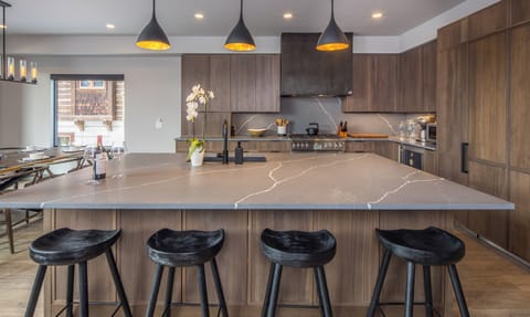 Dining Room with Seating for 8, Additional Bar Style