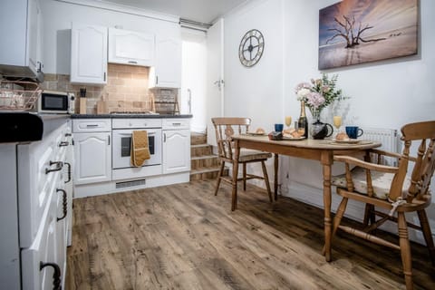 Langland Road - 1 Bedroom Apartment - Mumbles (2456)