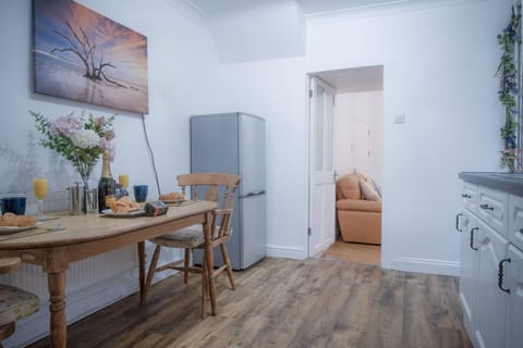 Langland Road - 1 Bedroom Apartment - Mumbles (2434)