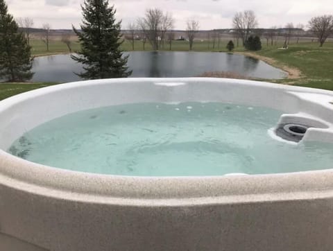 Relax in the hot tub with morning coffee or in the evening with a glass of wine.
