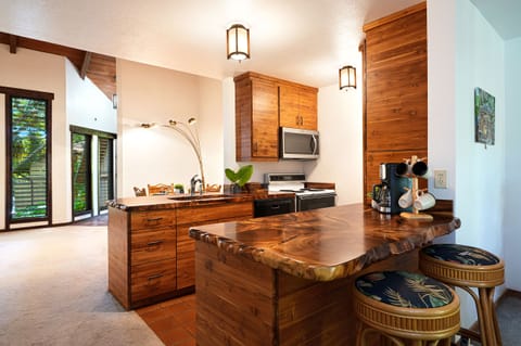 waikomo_stream_531_kit2_bar