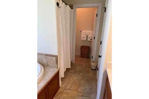 Shower, jetted tub, towels