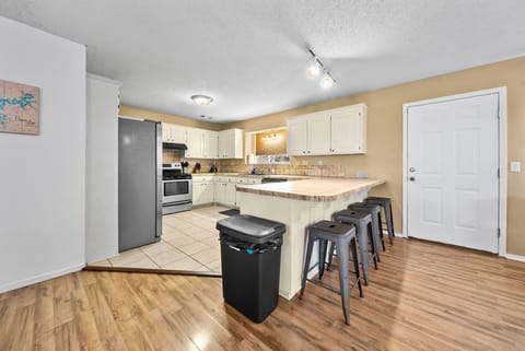 Additional Seating at Kitchen Counter