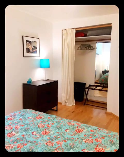 2 bedrooms, desk, WiFi, bed sheets