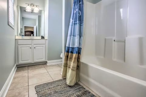 Shower, jetted tub, towels