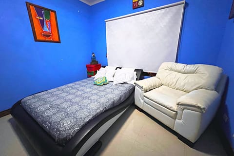 2 bedrooms, internet, bed sheets