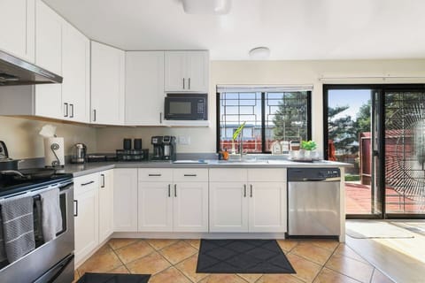 Prepare your delicious meal in our fully equipped kitchen that has the basic things you need, from pots and pans to coffee and tea.