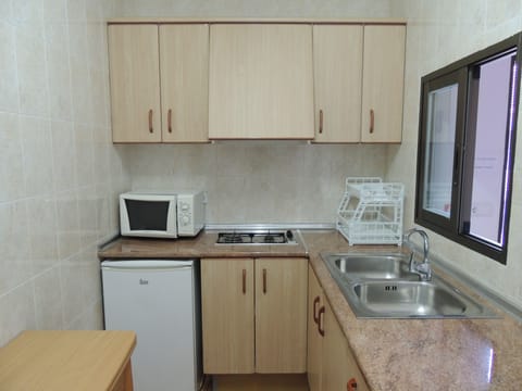 Fridge, microwave, stovetop, coffee/tea maker