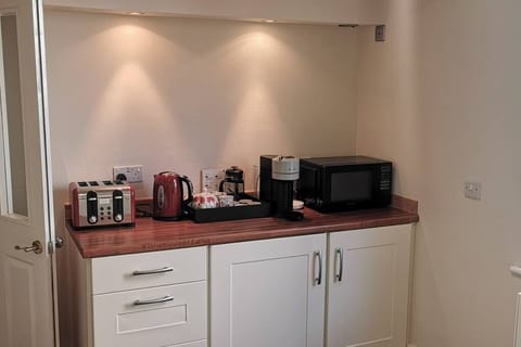 Fridge, microwave, oven, coffee/tea maker