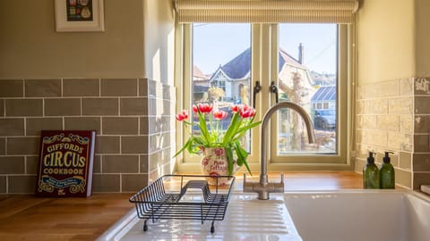 Kitchen Detail, Rose Cottage Rodborough, Bolthole Retreats