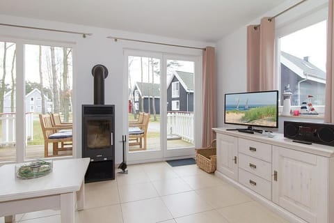 TV, fireplace, books, stereo