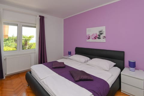 2 bedrooms, in-room safe, iron/ironing board, free WiFi