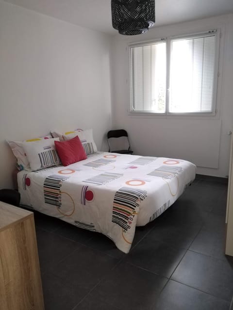 2 bedrooms, WiFi, bed sheets, wheelchair access