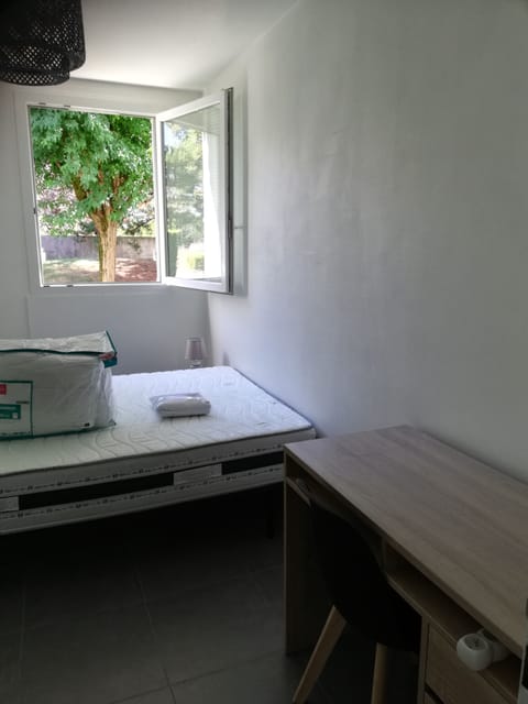 2 bedrooms, WiFi, bed sheets, wheelchair access