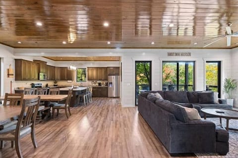 Beautiful open concept livingroom
