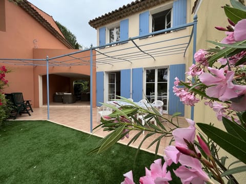 House in Les Restanques holiday village aquatic area, WIFI, air ...