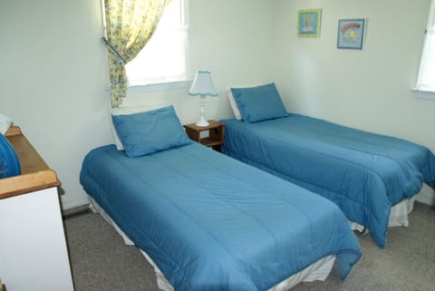 Bedroom 3- 2 Twin Beds- 6 Captain Morgan- East Sandwich