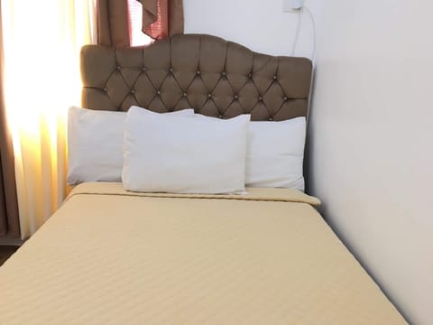 3 bedrooms, in-room safe, free WiFi, bed sheets