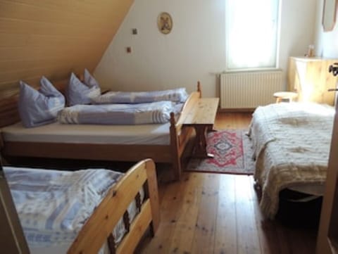 3 bedrooms, iron/ironing board, free WiFi, bed sheets