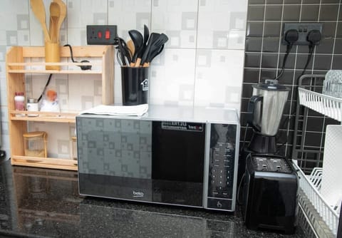 Fridge, microwave, oven, coffee/tea maker