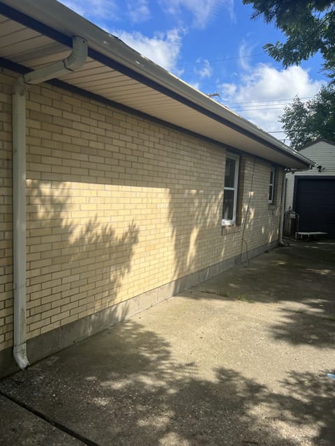 Parking on side of home. Driveway is assigned to front home.