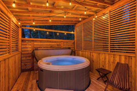 Indoor spa tub