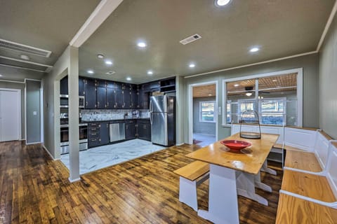 Dining Area | Dishware Provided | High Chair