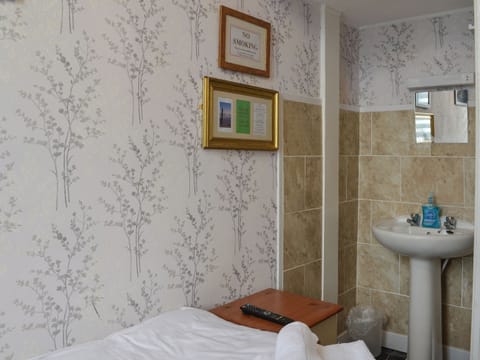 Single bedroom | Kilburn House, Bridlington