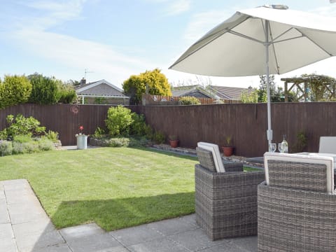 Well-maintained lawned garden | Sea Dreams - Sandy Hill Park, Saundersfoot