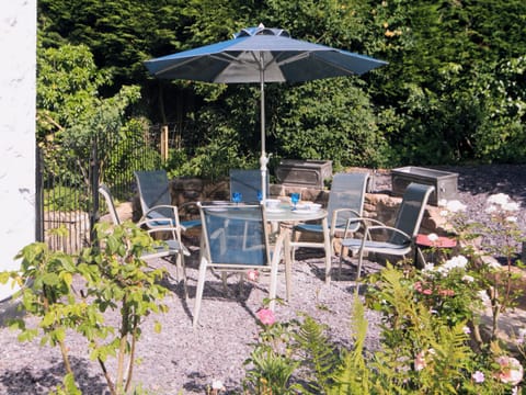 Sitting-out-area | Foxes Reach, Catbrook, nr. Tintern