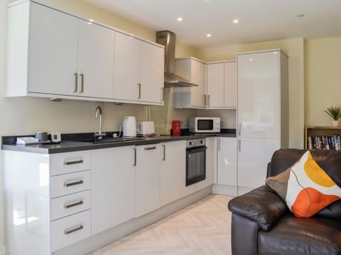 Kitchen | Aberfoyle Apartment 2 - Birch - Loch Apartments, Aberfoyle