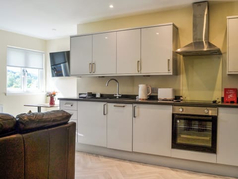 Kitchen | Aberfoyle Apartment 2 - Birch - Loch Apartments, Aberfoyle