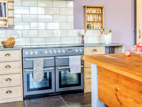 Kitchen | Glowty Newydd - Y Tai Fferm, Llandissilio, near Narberth