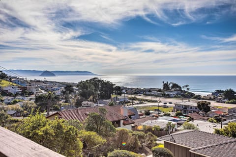 Cayucos Vacation Rental | 2BR | 2.5BA | Stairs Required | 1,650 Sq Ft