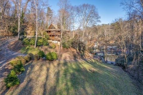 This lakefront cabin offers 200 feet of shoreline including large private yard 