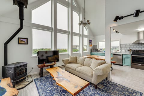 Gold Beach Vacation Rental | 3BR | 2BA | 1,700 Sq Ft | Spiral Staircase