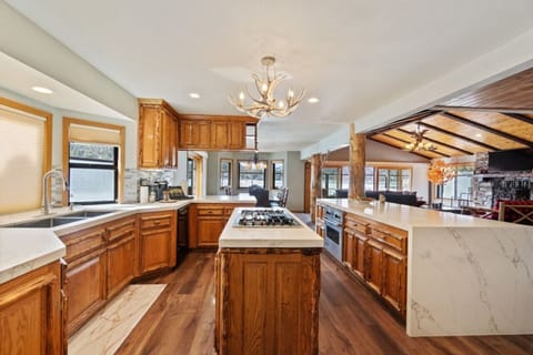 Newly remodeled kitchen has everything you need.